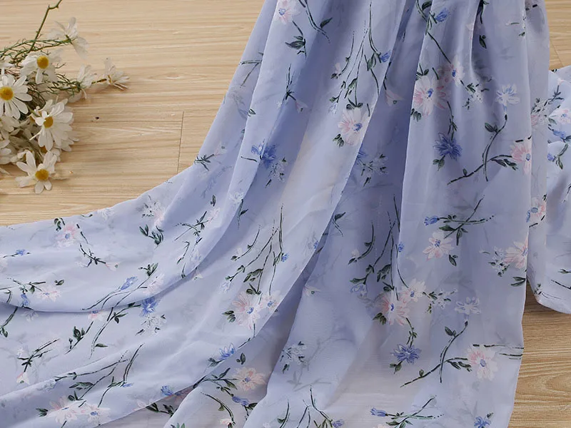 Vải voan sở hữu nhiều họa tiết đa dạng, giúp người  mặc đa dạng phong cách