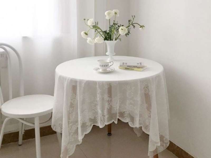 Khăn bàn được làm từ vải voan