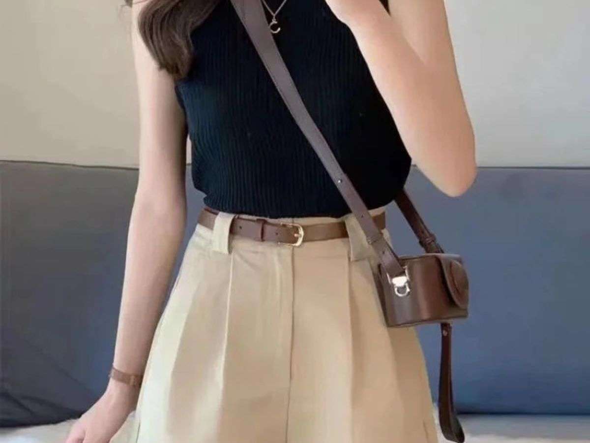 Quần short vải trơn đặc biệt phù hợp với áo hai dây hoặc áo sát nách