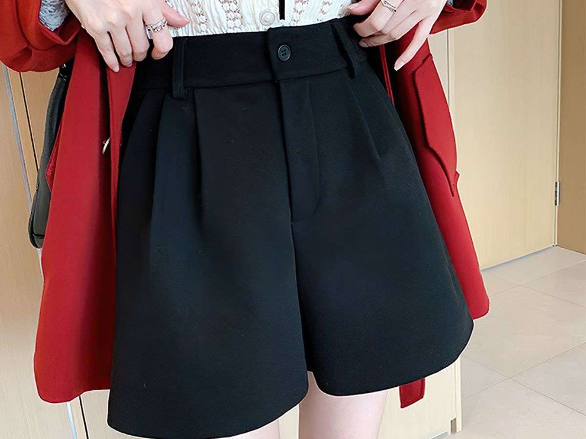 Quần short vải trơn với chất liệu nhẹ, thoáng khí mang lại cảm giác thoải mái tối đa cho người mặc