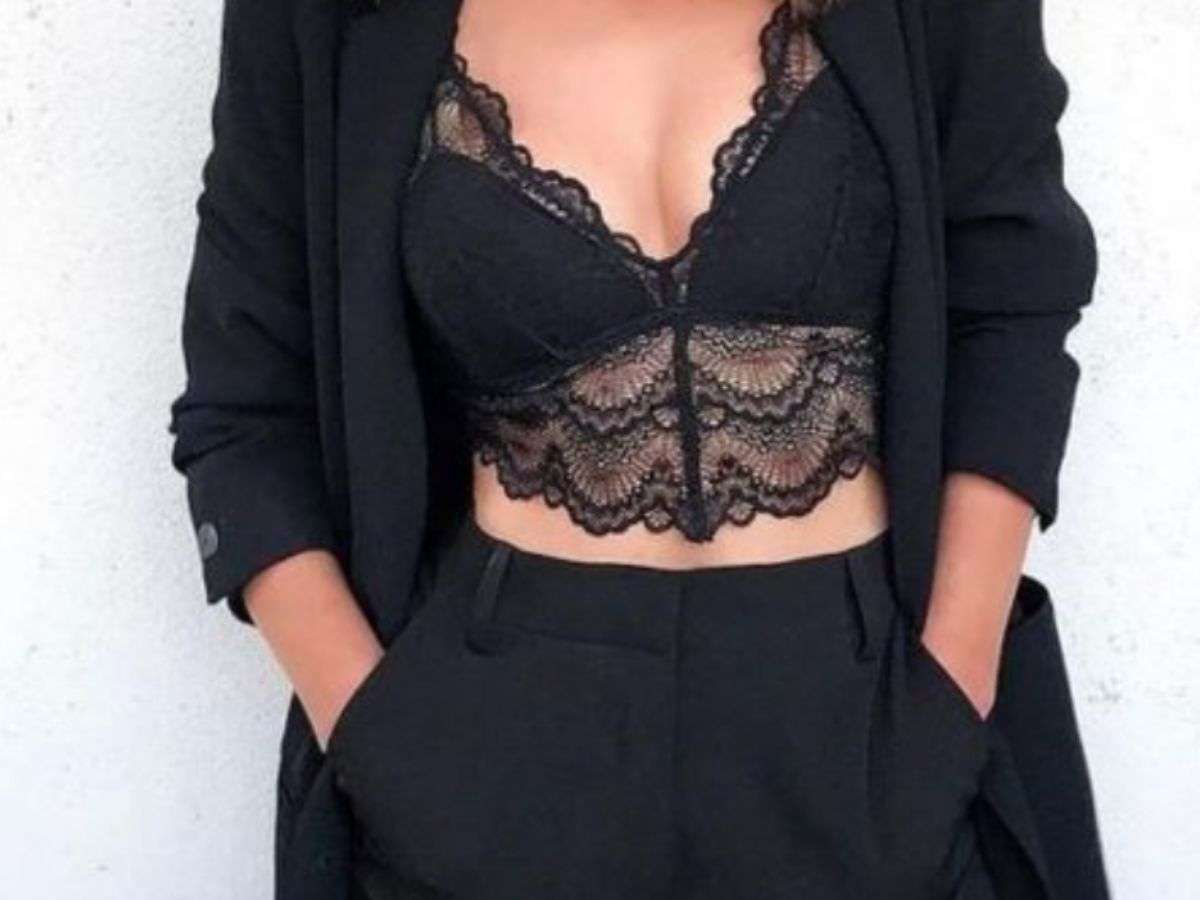 Tại Sao Áo Bra Phối Vest Lại Gây Bão Đến Thế?