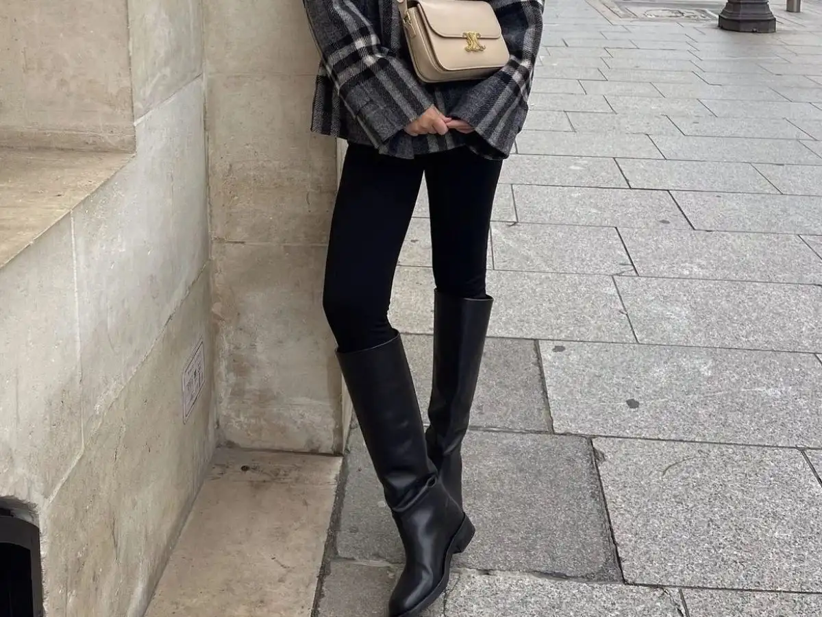 Legging kết hợp cùng boot cổ cao đế bệt