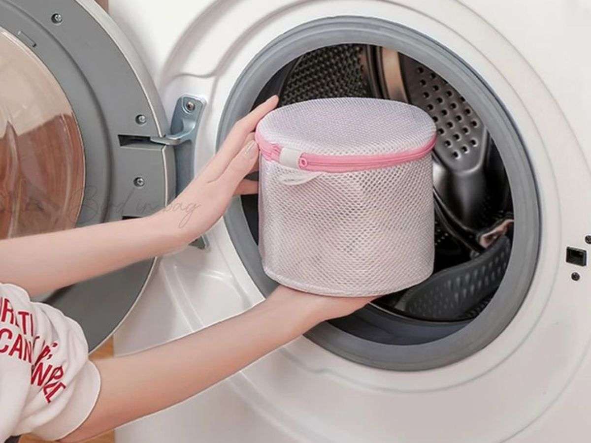 Sử dụng túi giặt để tránh quần legging bị kéo giãn