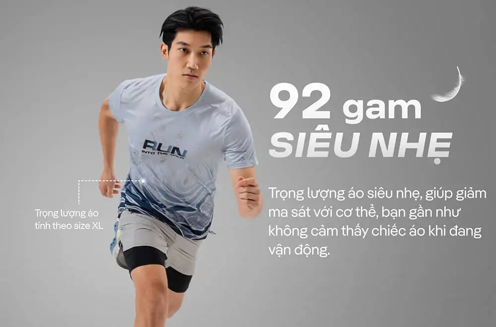 Chứng minh trọng lượng siêu nhẹ của áo chỉ 92 gram, mang lại cảm giác thoải mái khi vận động