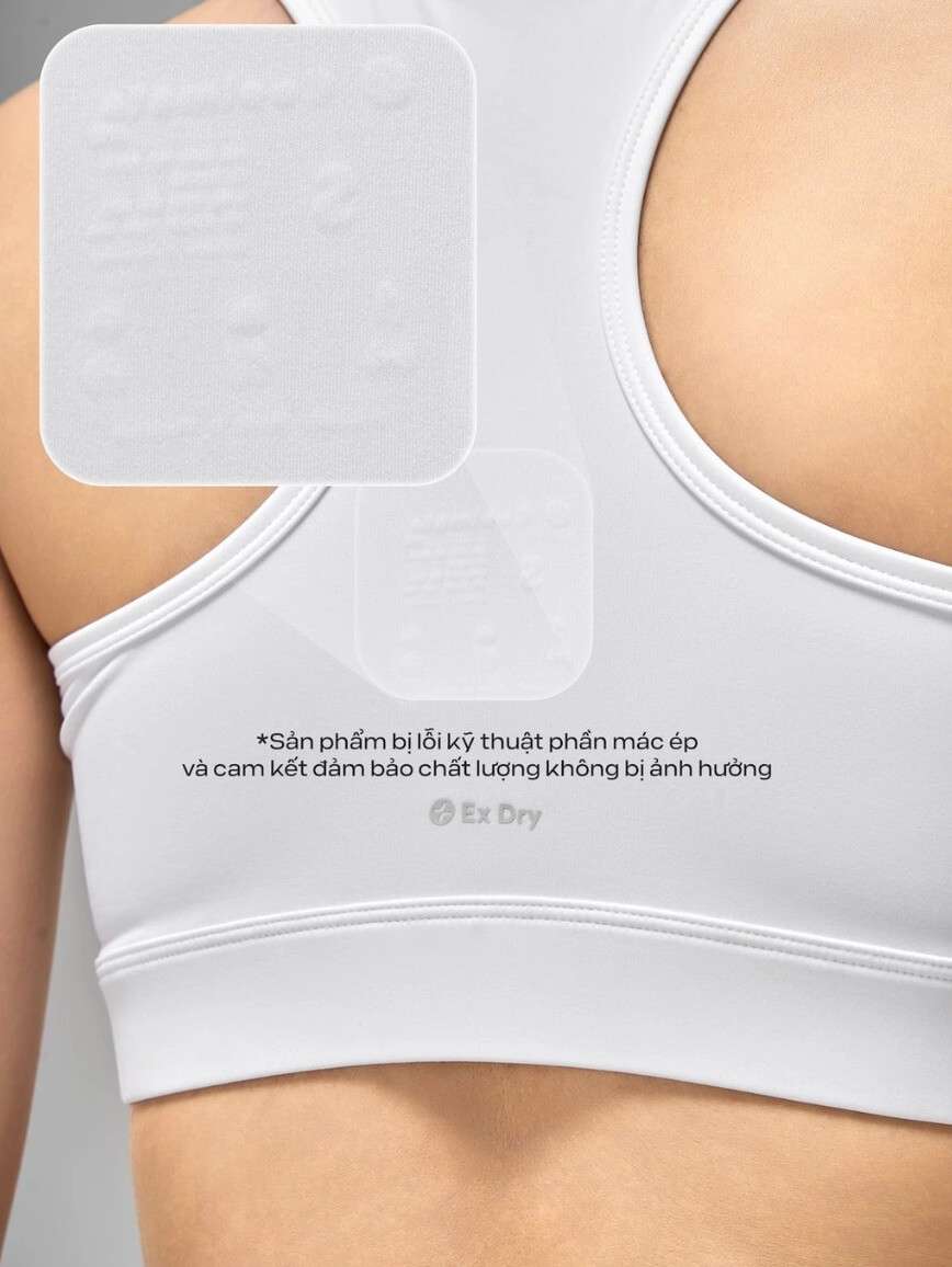 Cận cảnh lỗi nhỏ phần mác ép trên Áo Bra CoolFlex Everyday màu trắng