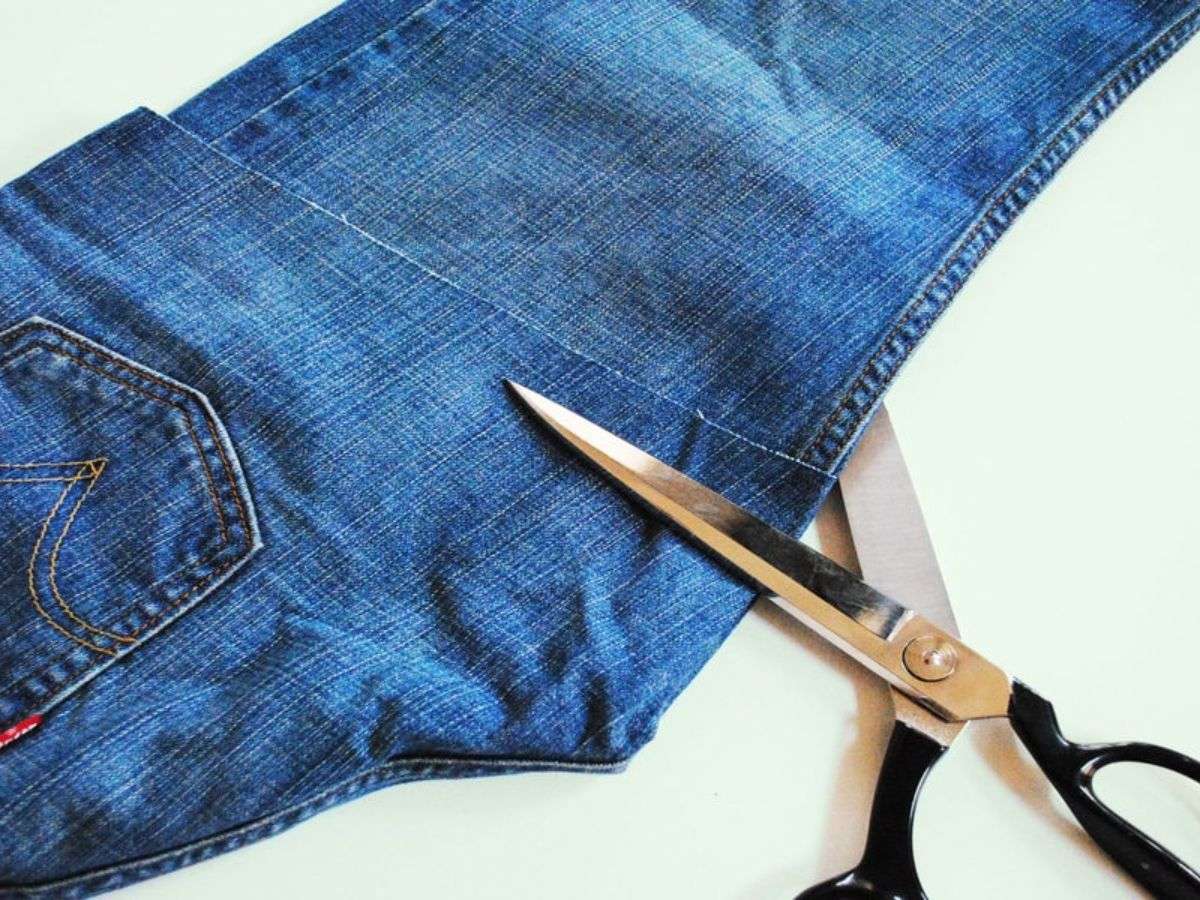 Lưỡi kéo sắc và cứng cáp sẽ cho đường cắt ngọt, không làm xơ vải