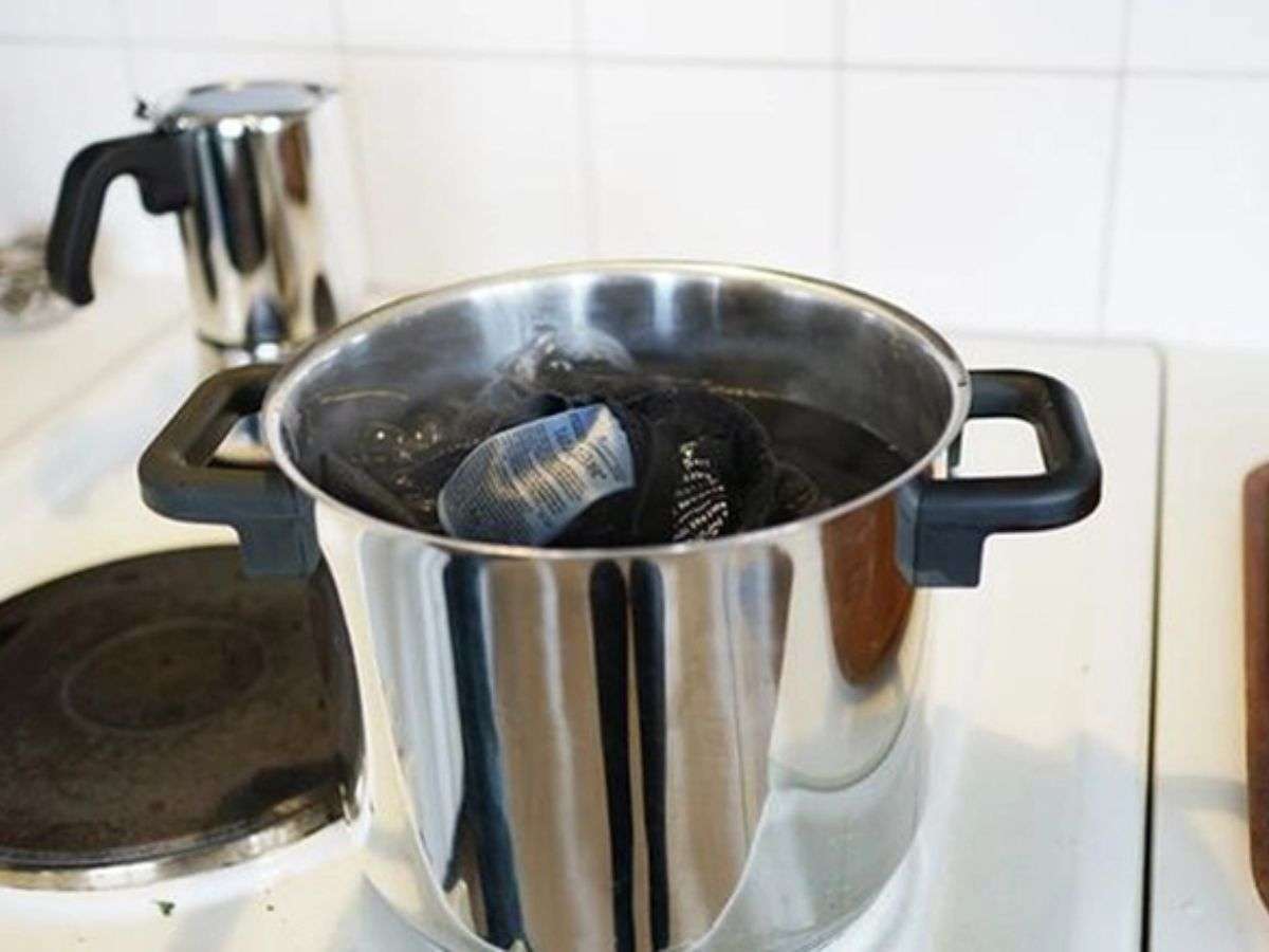 Lưu ý điều chỉnh nhiệt độ phù hợp khi ngâm quần jean