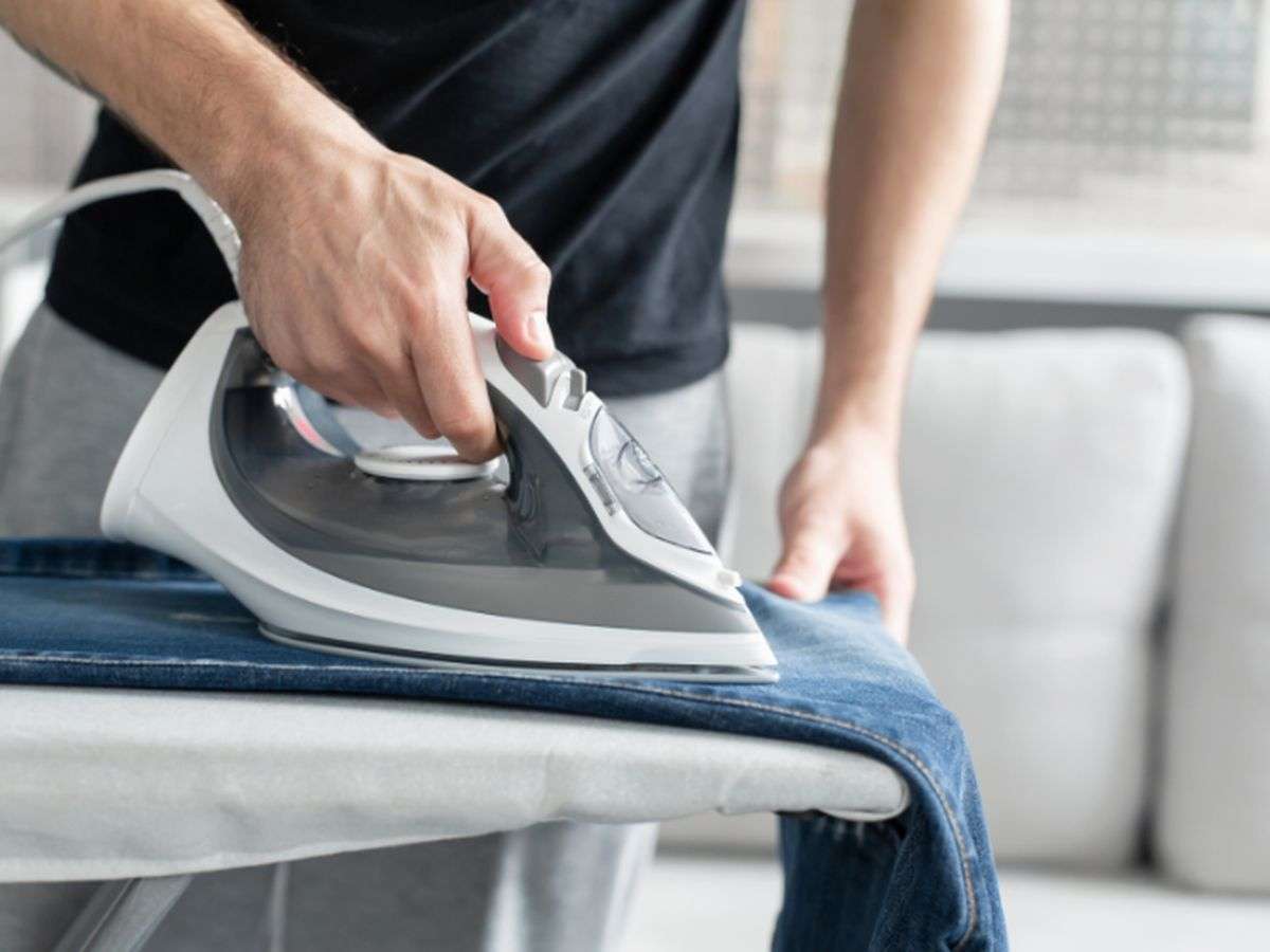 Dùng bàn là để phần phần bị giãn ôm sát lại