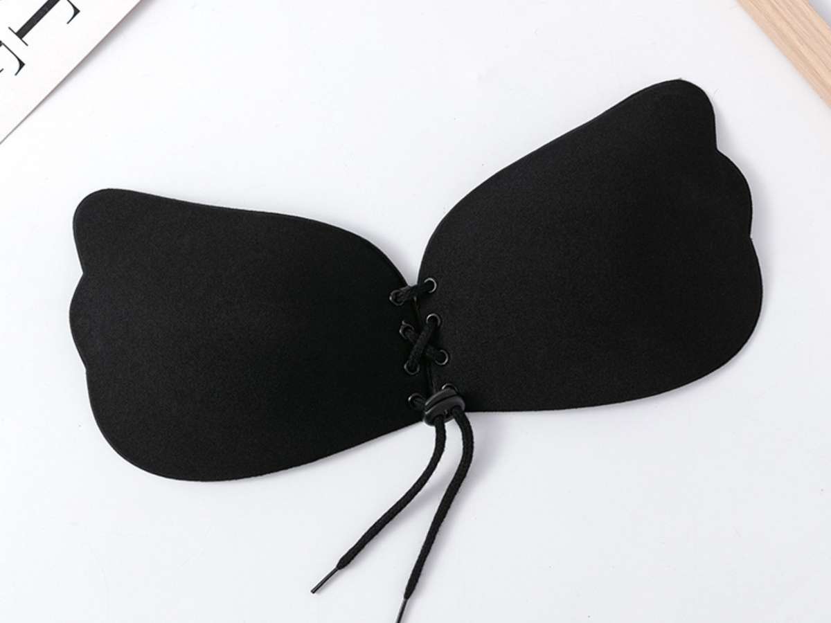 Chuẩn bị một số yêu cầu trước khi mặc áo bra dán dây rút 