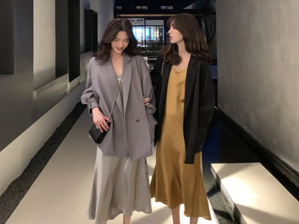 Váy slip dress mang đến vẻ ngoài gợi cảm nhưng vẫn thanh lịch