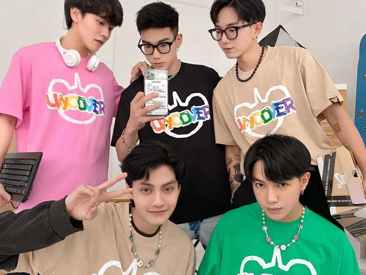 Local brand áo thun Uncover