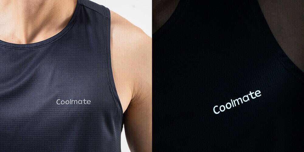 Logo Coolmate phản quang trên ngực áo singlet chạy bộ
