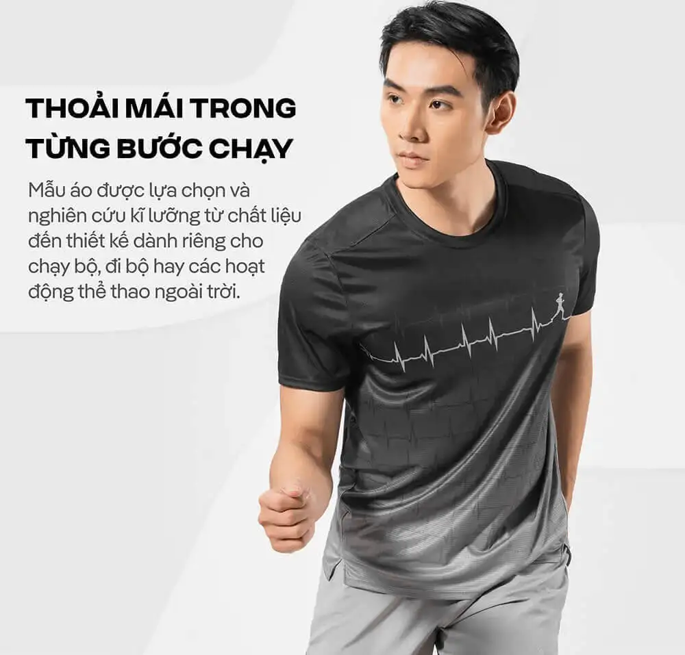 Người mẫu mặc áo thun chạy bộ Graphic Heartbeat màu đen, tôn dáng thể thao