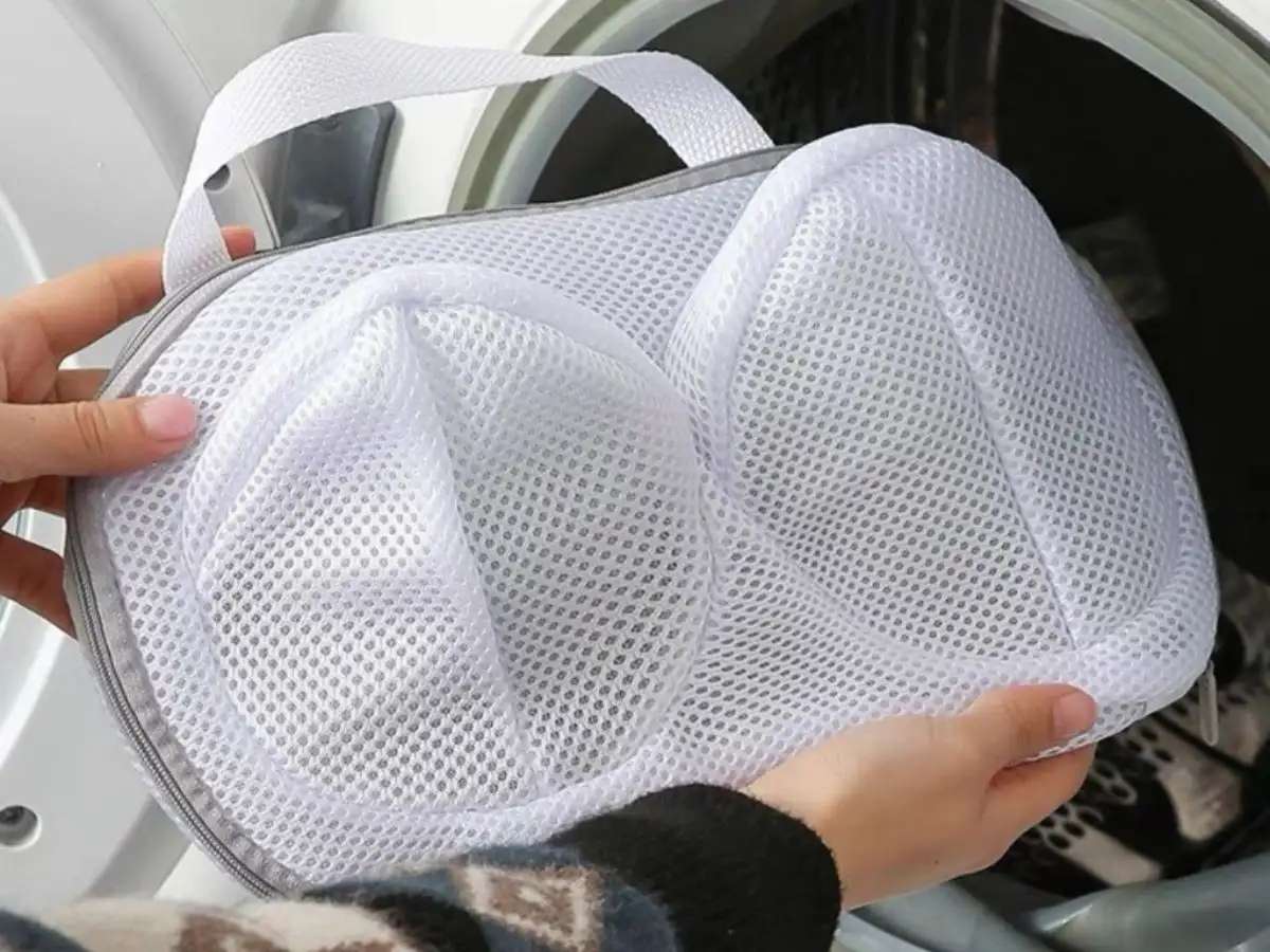 Nên dùng túi giặt để giặt áo bra thể thao