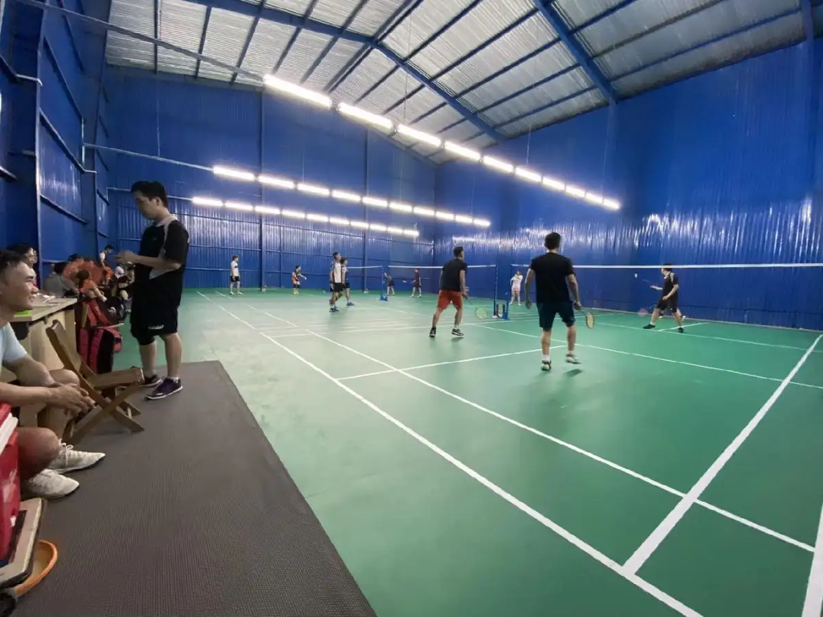Sân Sinto Bình Thạnh có không gian rộng rãi, trần cao