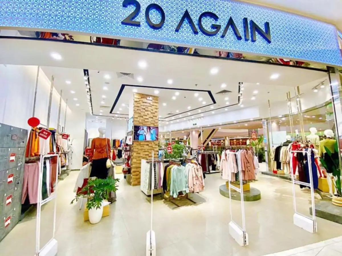 Đây là nhãn hàng thời trang nổi bật với các thiết kế đa dạng dành cho giới trẻ