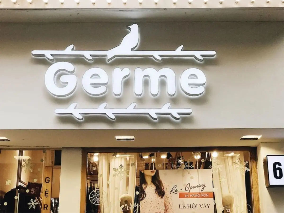 Phong cách chủ yếu của Germe là sự đơn giản, tinh tế, và hiện đại pha lẫn chút cổ điển