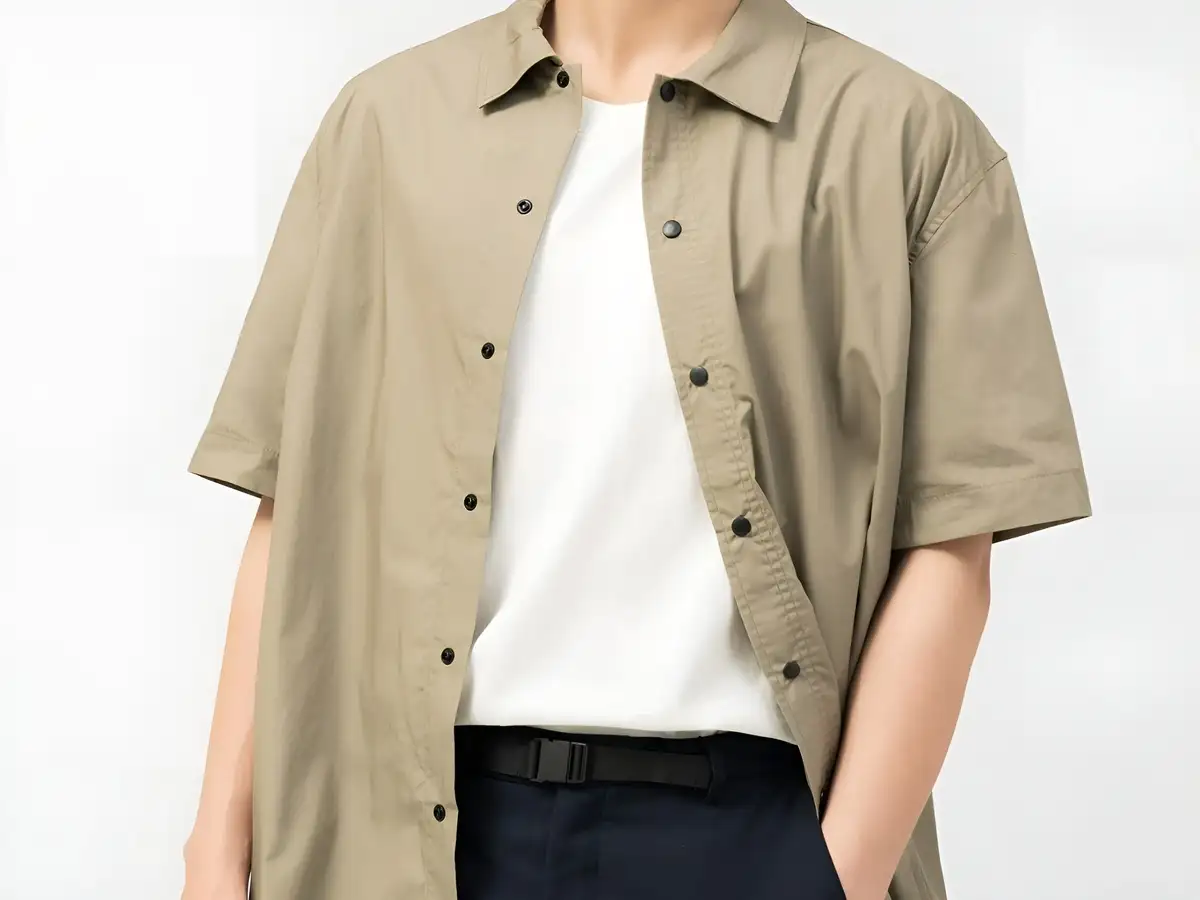 Nhờ cấu trúc dệt chặt chẽ, Poplin giữ form áo rất tốt và ít nhăn hơn hẳn