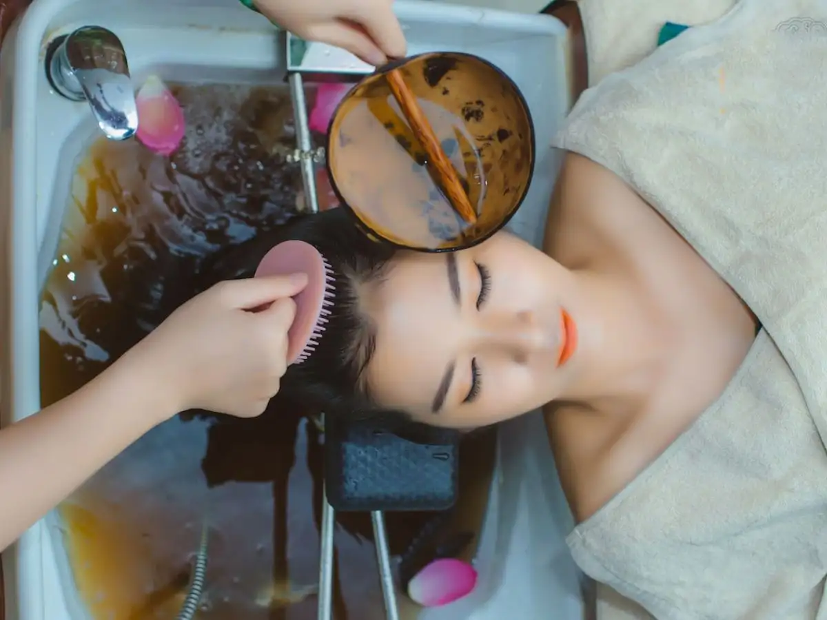 Gội đầu dưỡng sinh còn cải thiện tuần hoàn máu não, giúp tinh thần trở nên minh mẫn hơn