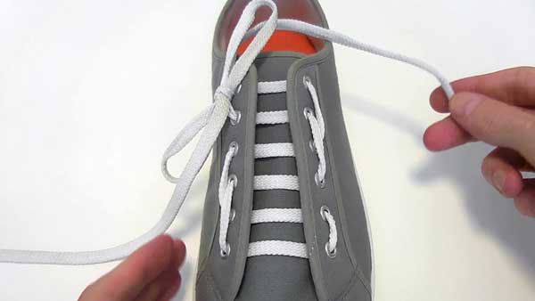 cách thắt dây giày sneaker