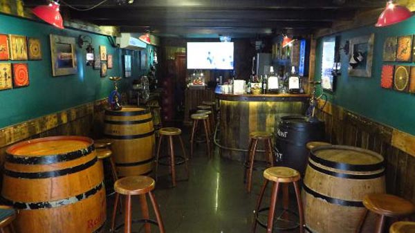 , Quán Pub là gì? Sự khác nhau giữa Pub và Bar phân biệt thế nào?