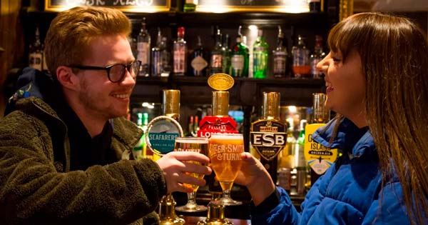 , Quán Pub là gì? Sự khác nhau giữa Pub và Bar phân biệt thế nào?
