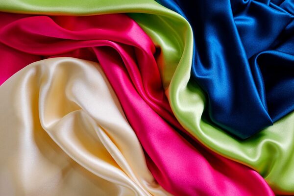 Đây lại loại vải rất được ưa chuộng trong mùa hè nhờ chất liệu mát mẻ, phù hợp với thời tiết nóng bức