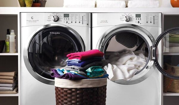 Máy giặt lồng ngang được đánh giá cao hơn về mặt thẩm mỹ, tuy nhiên lại chiếm diện tích tương đối 