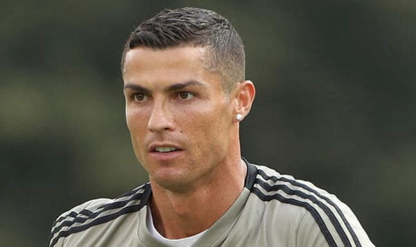 Ronaldo và những kiểu tóc kinh điển nhất theo thời gian  Bóng Đá