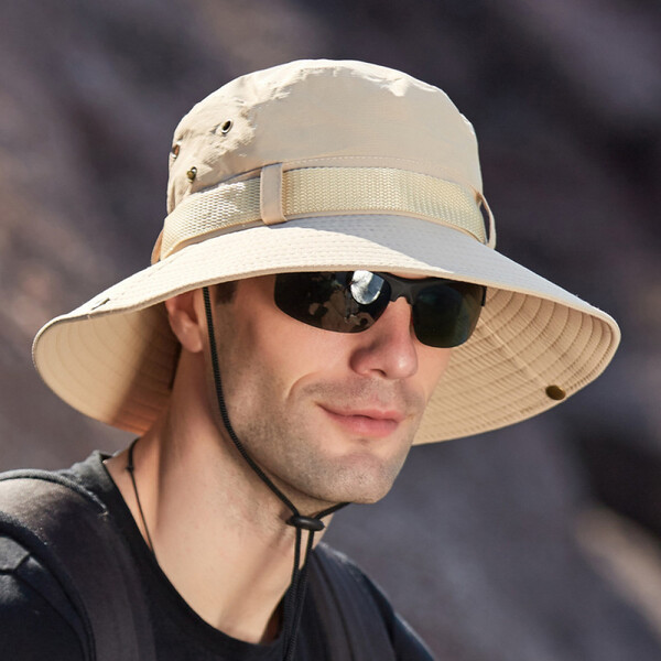 Đừng quên sắm sửa một chiếc mũ có phần vành rộng che nắng để đảm bảo sức khỏe cho bản thân (Nguồn: Travelgear)