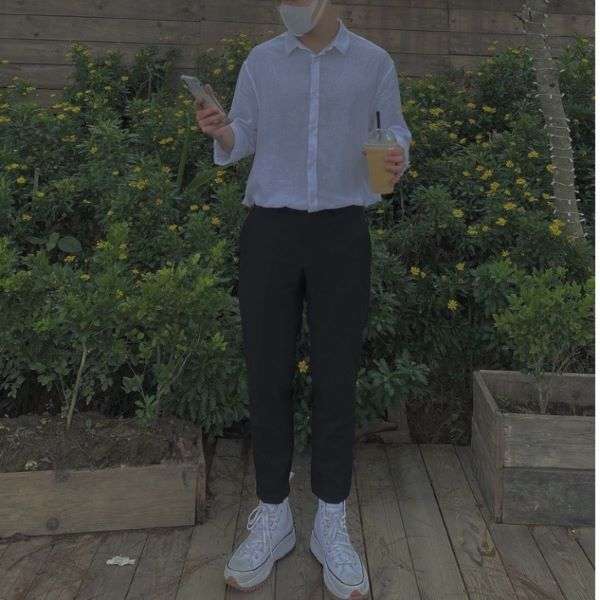 quan-den-phoi-voi-ao-mau-gi