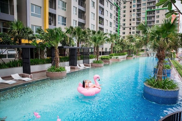 Rooftop swimming pool in Hanoi