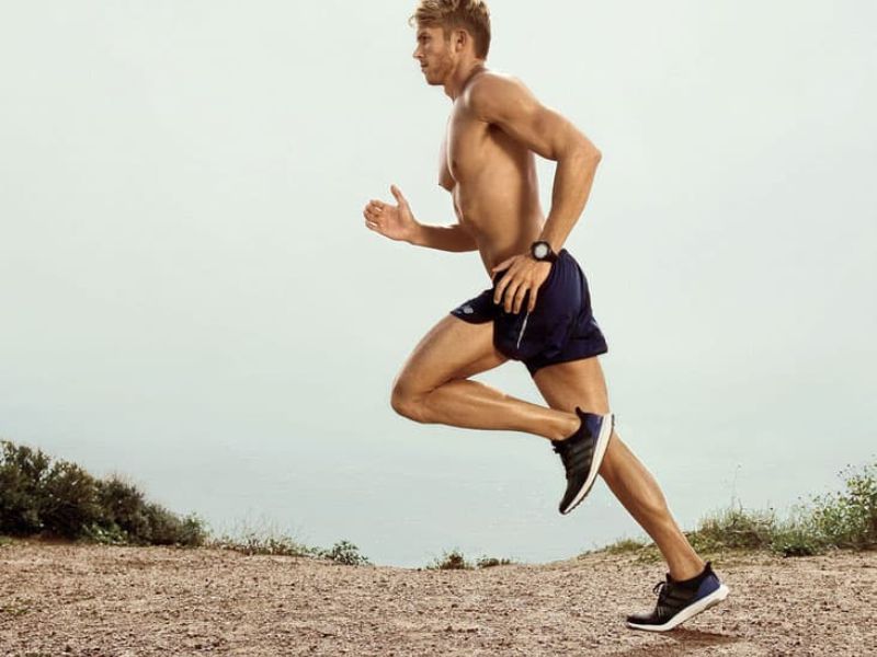  Chọn giày chạy bộ nam ôm sát và trọn vẹn đôi chân của bàn (Nguồn: adidas.com)