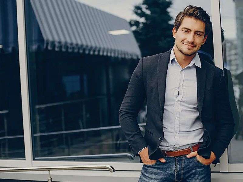 Không phải chiếc quần jeans nào cũng phù hợp để mặc đi làm