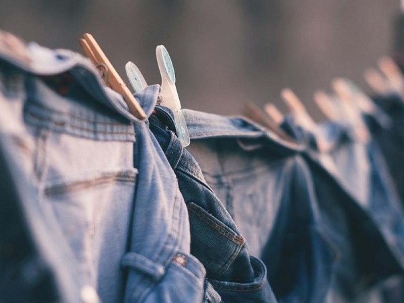 Cách phơi và bảo quản quần jeans