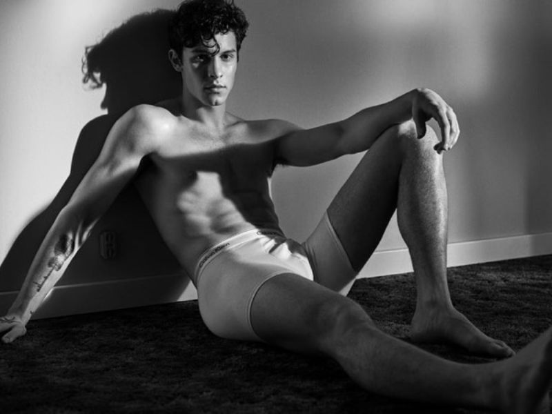 Shawn Mendes trong chiếc quần lót nam Calvin Klein 
