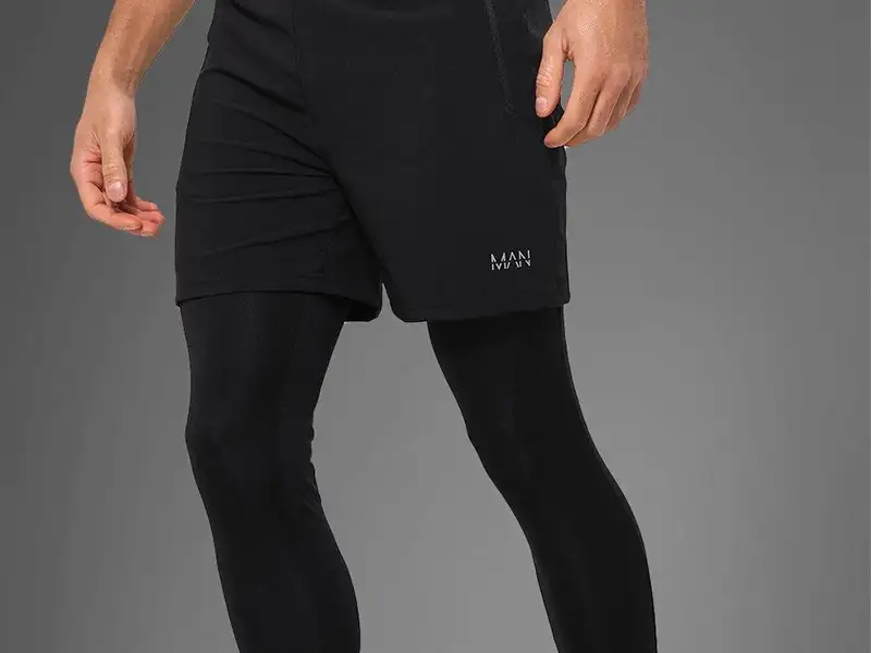 Quần short đen và quần legging dễ dàng mặc trong cuộc sống hàng ngày