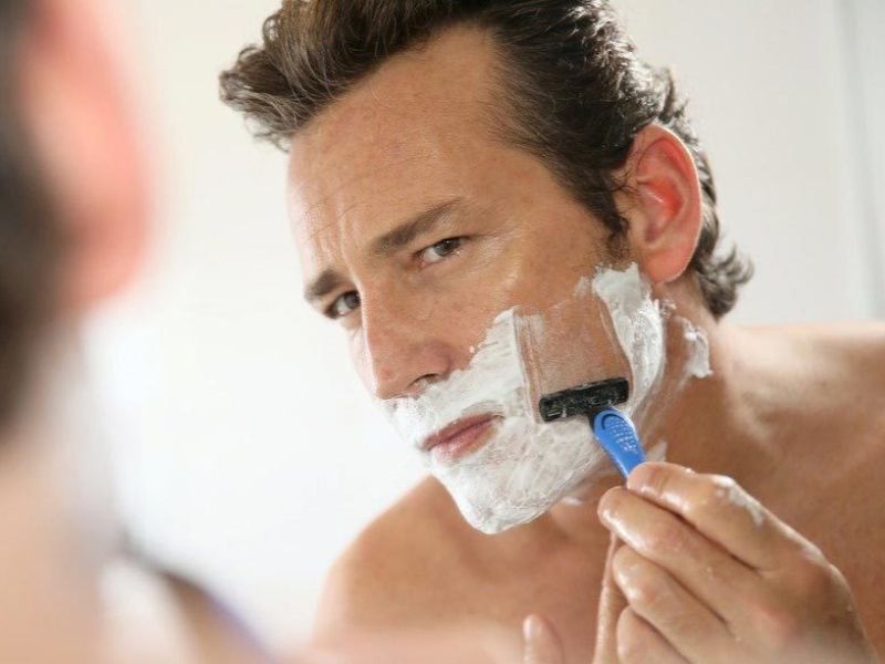 Không nên bỏ qua bước chăm sóc da sau cạo râu