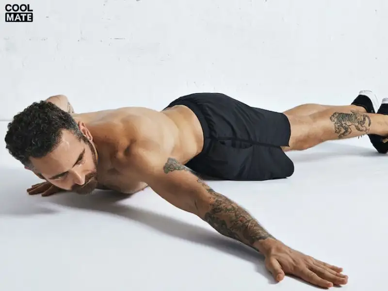 Archer push-ups giúp luyện cơ ngực hiệu quả