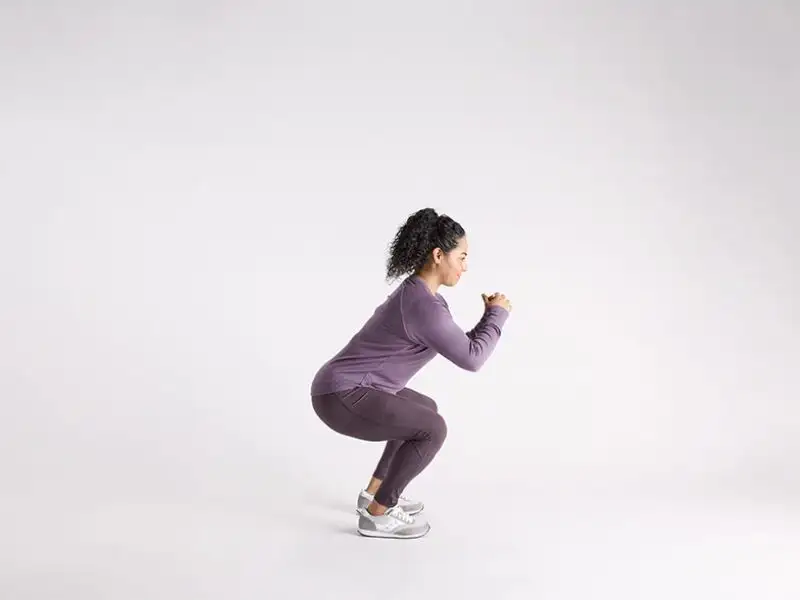 Squats hỗ trợ tăng cường bắp dưới cho chàng 