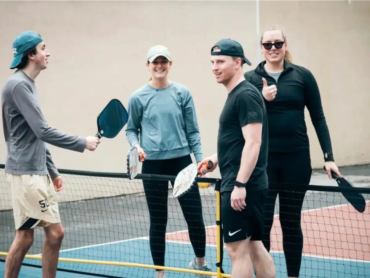 Thời gian cho cả một trận đấu Pickleball đa dạng, tùy thuộc vào tính chất và thể thức