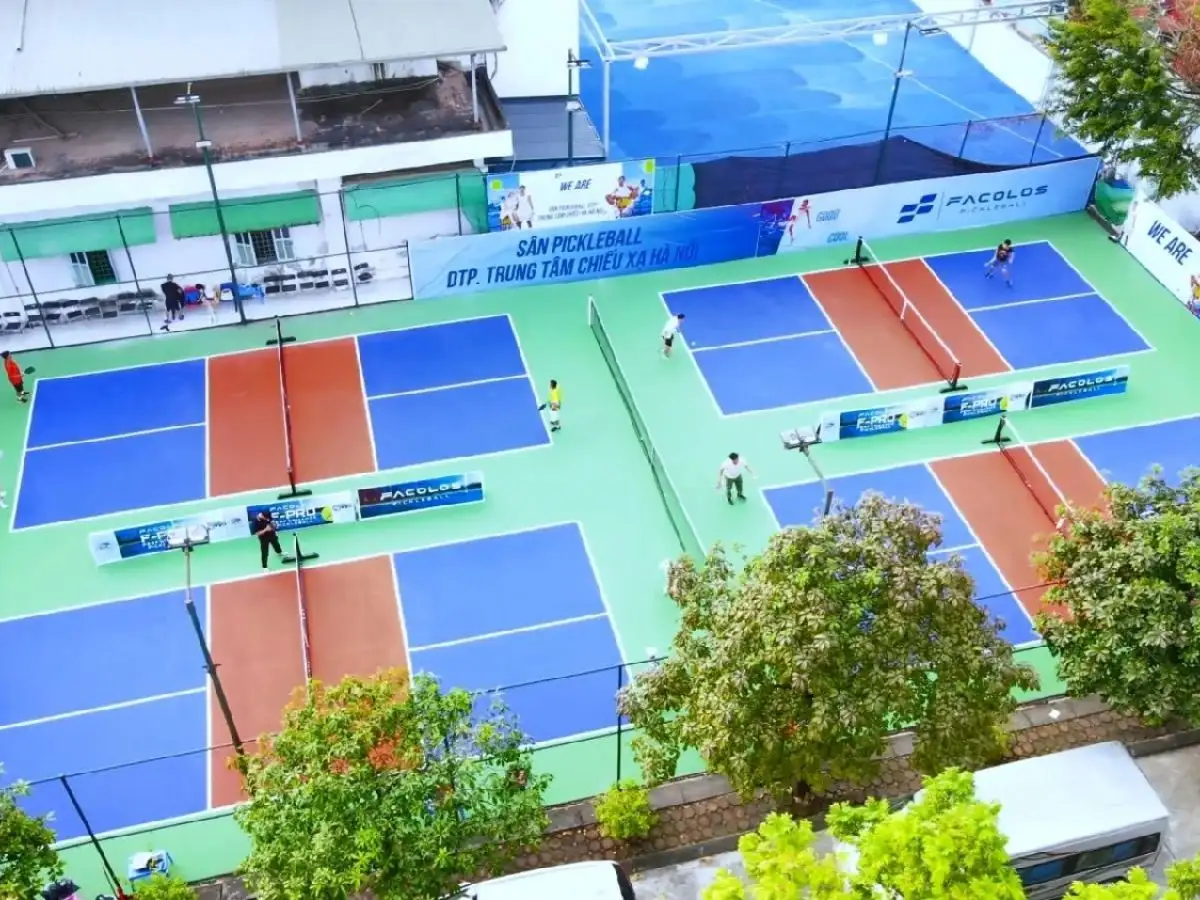 Sân Pickleball DTP rộng rãi thoáng mát