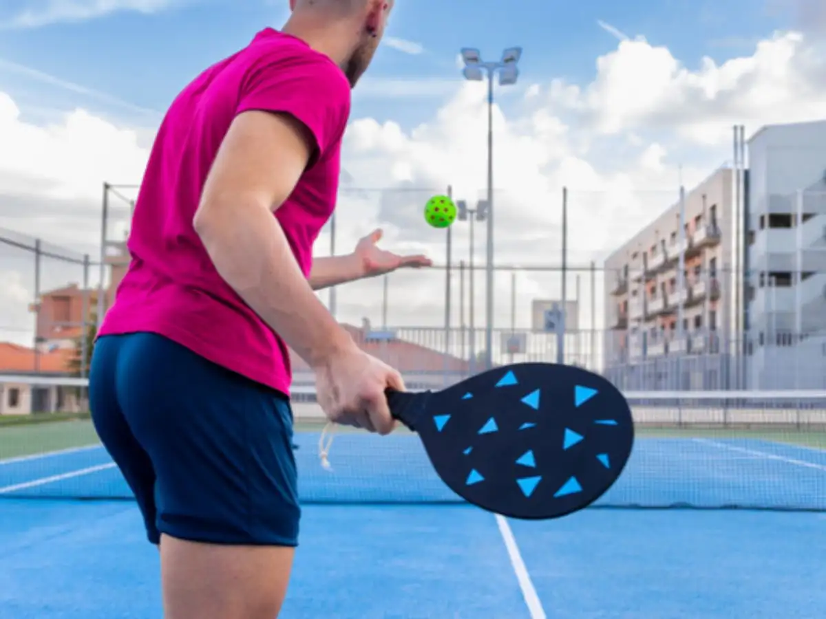 Với người mới, Coolmate khuyến khích tập trung vào kiểu Drop Serve
