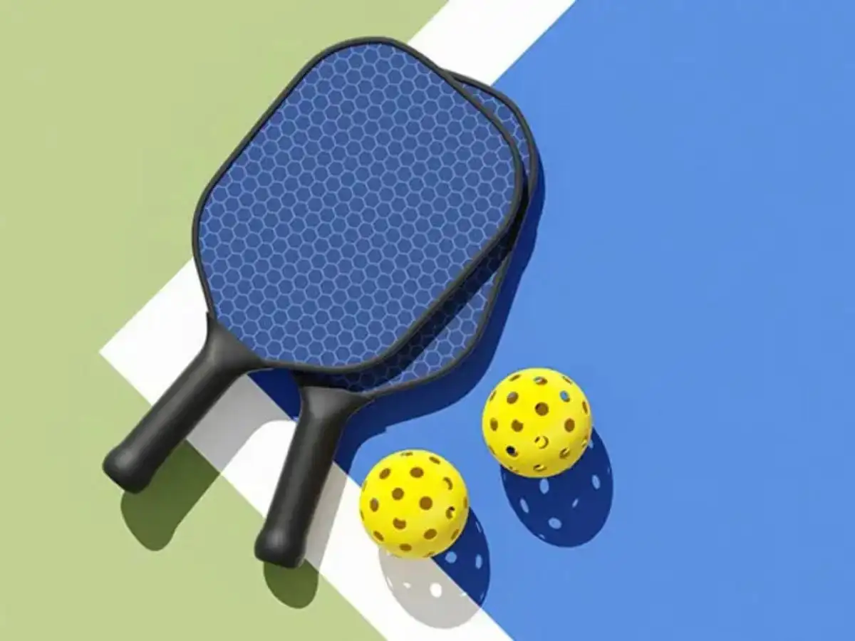 Vợt Pickleball có kích thước nhỏ hơn vợt Tennis
