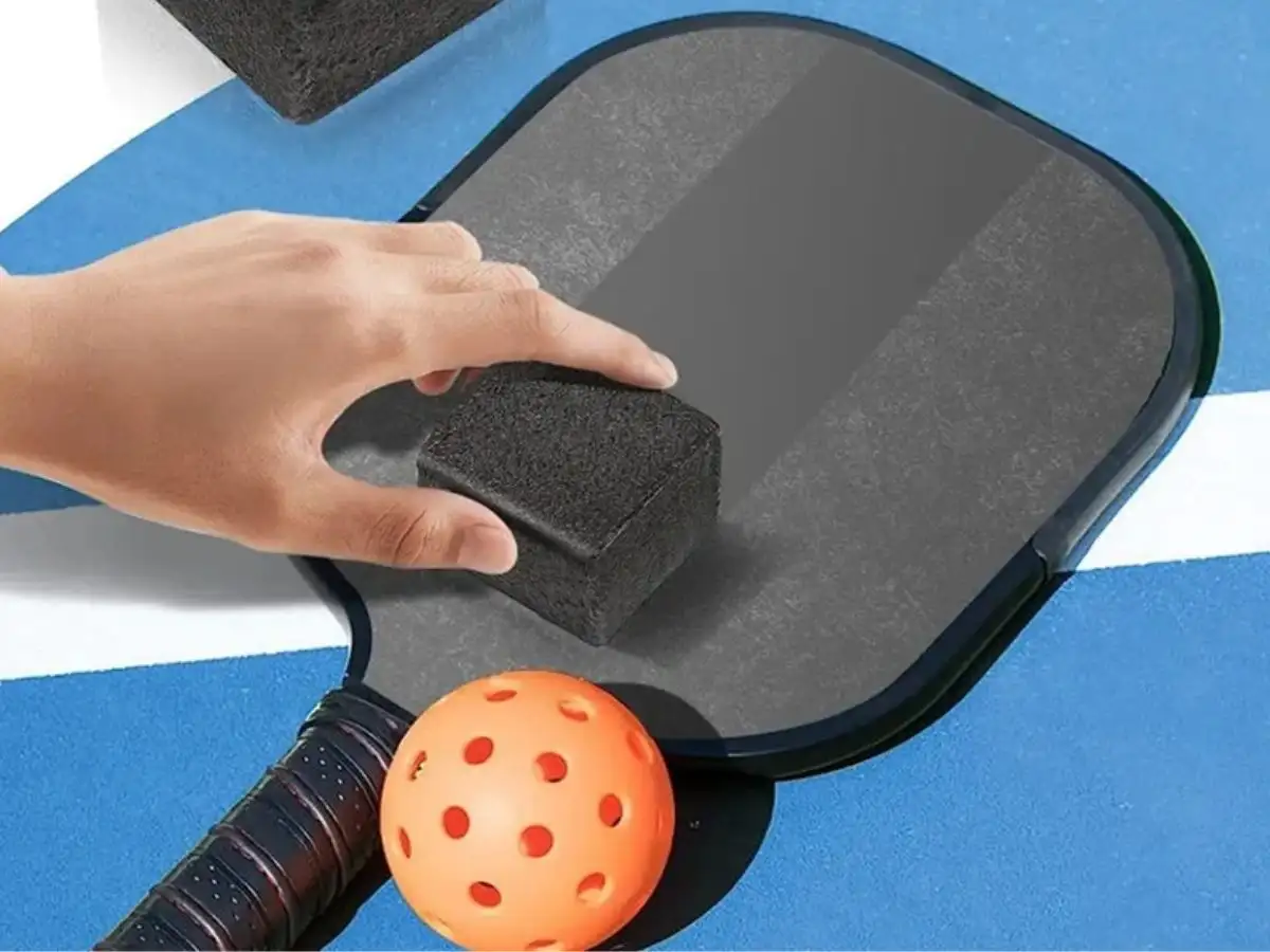 Những sai lầm khi vệ sinh vợt Pickleball