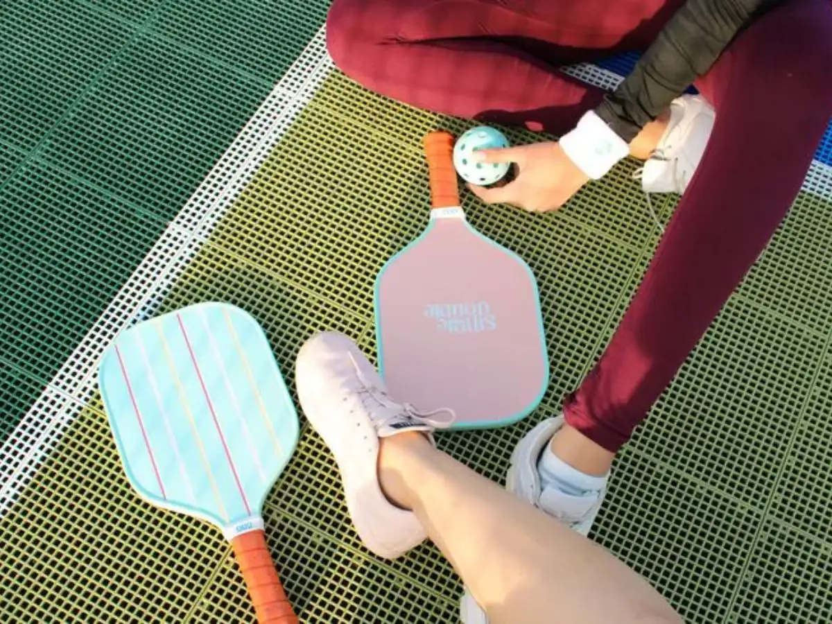 Các câu hỏi thường gặp về vệ sinh vợt Pickleball