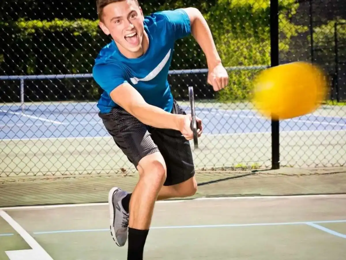 Vì Sao Lại Hay Mắc Lỗi Giao Bóng Pickleball? 
