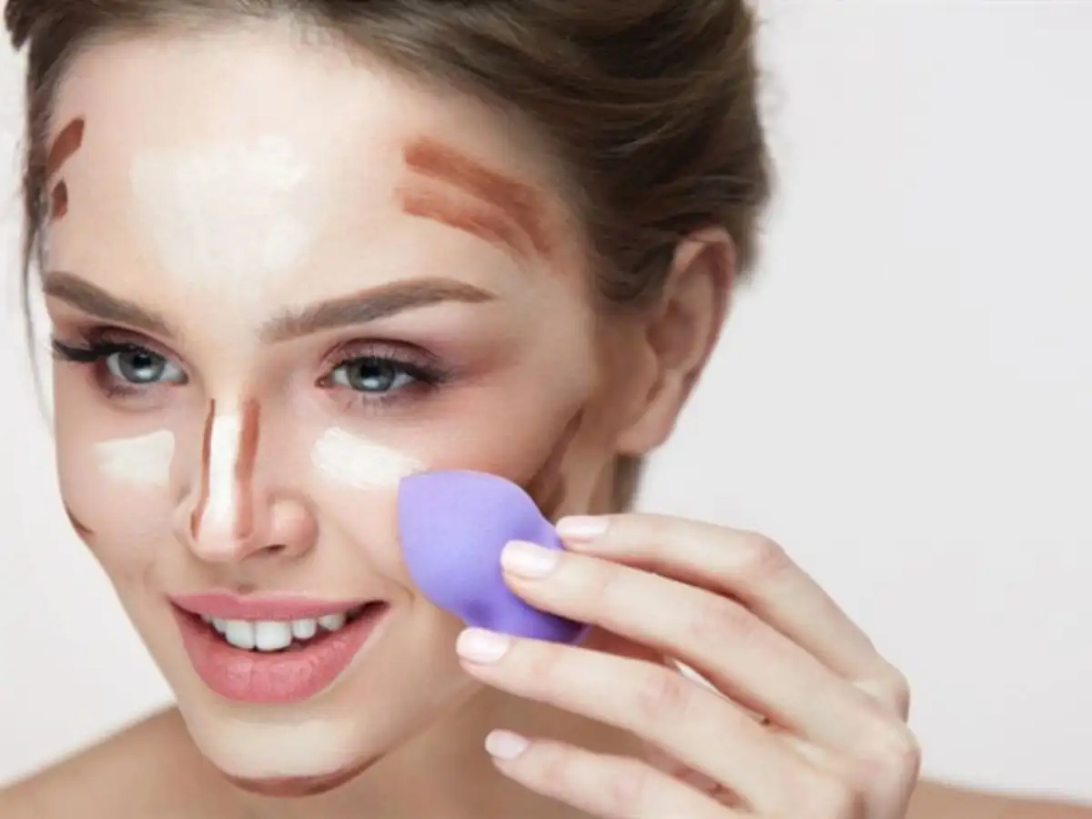 Lấy phấn nên sử dụng bông mút đi kèm