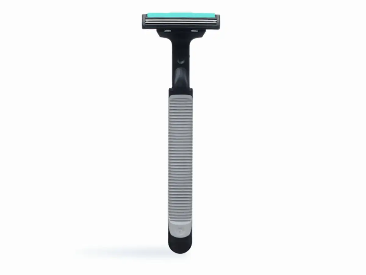 Đầu dao cạo giúp lưỡi dao tiếp xúc tốt hơn với bề mặt da