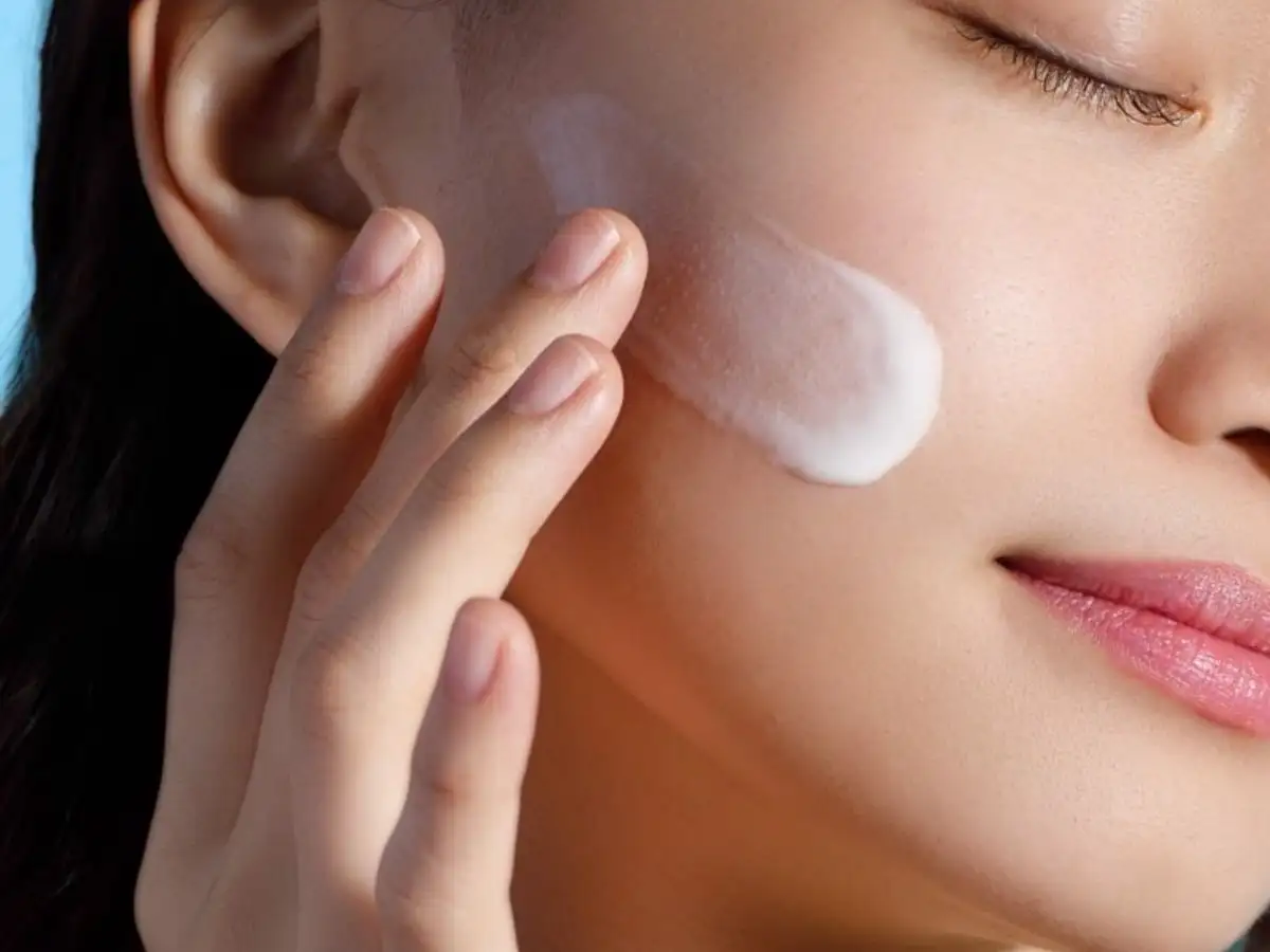 Da Nhạy Cảm Phù Hợp Thành Phần Gì Ở Kem Chống Nắng Nhật?